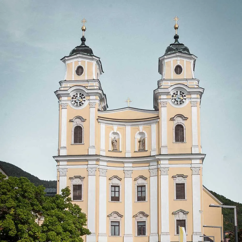 Historische Basilika St. Michael am Mondsee – Ein weltbekanntes Hochzeitsjuwel